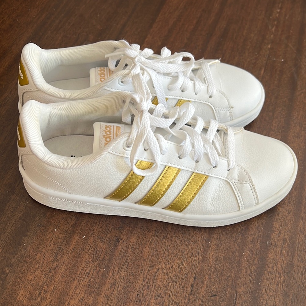Gently used adidas cloud foam size 6